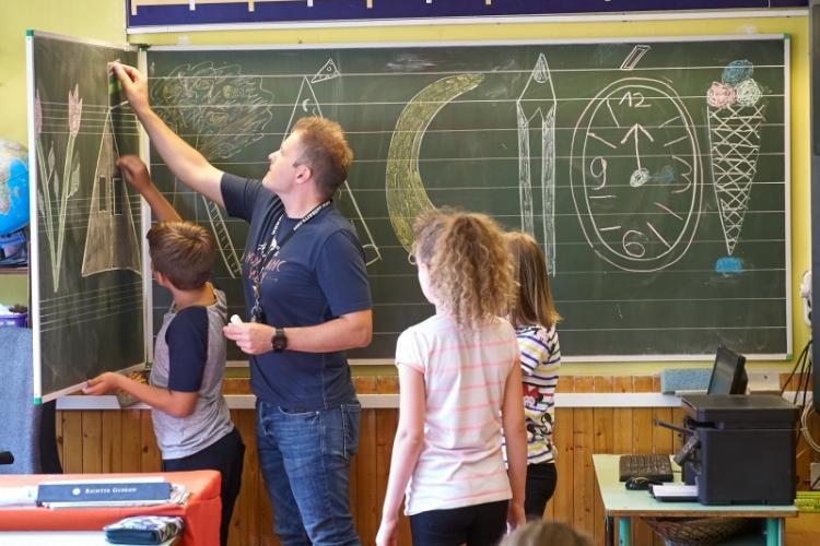 iskola, nyári szünet, tanítás, vakáció, diák